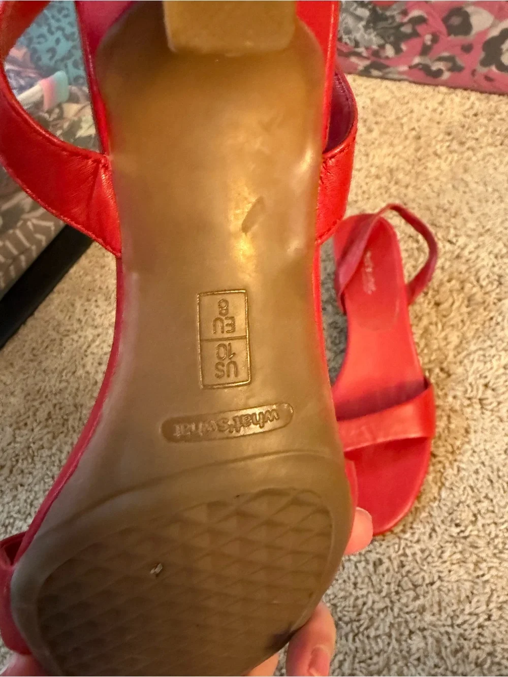 AEROSOLES sleek red
